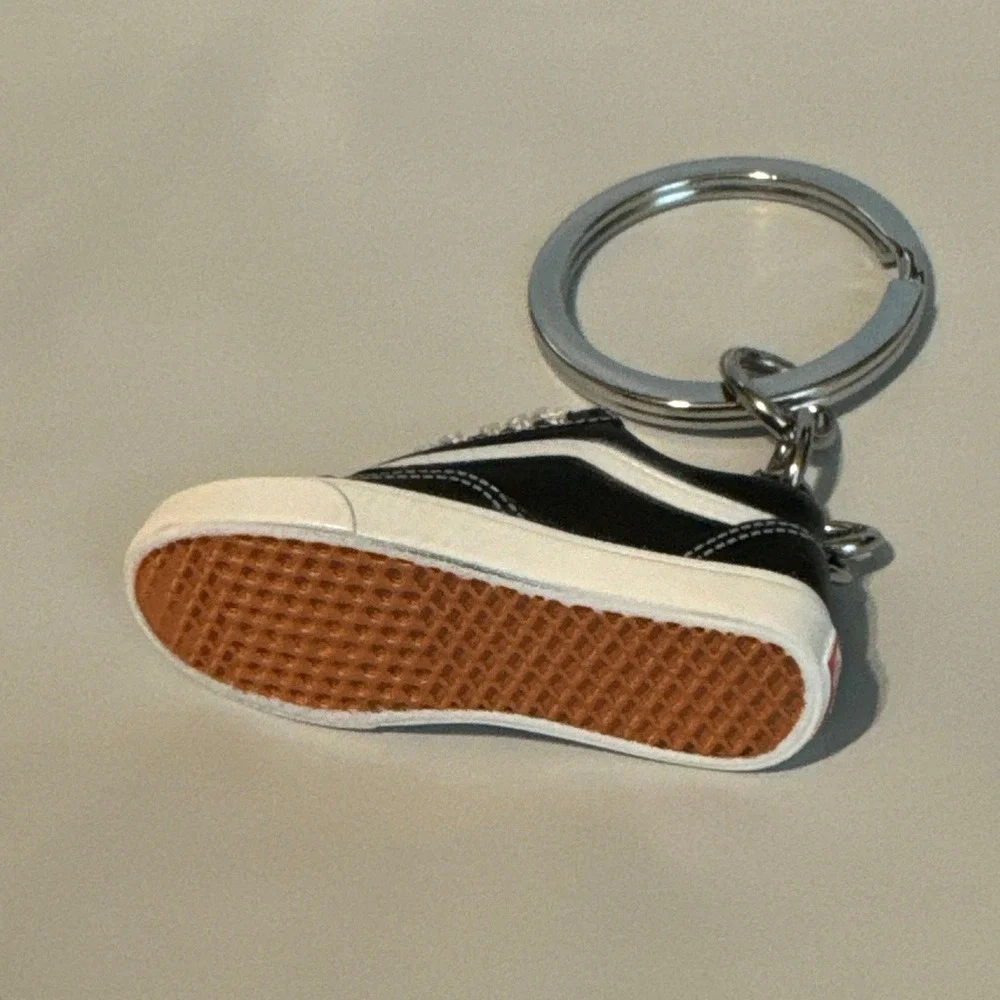 Mini Vans Classic Skateboarding Shoe Keychain Sk8 Low Classic Low Black